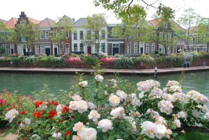 オランダの町並みを模した園内の風景